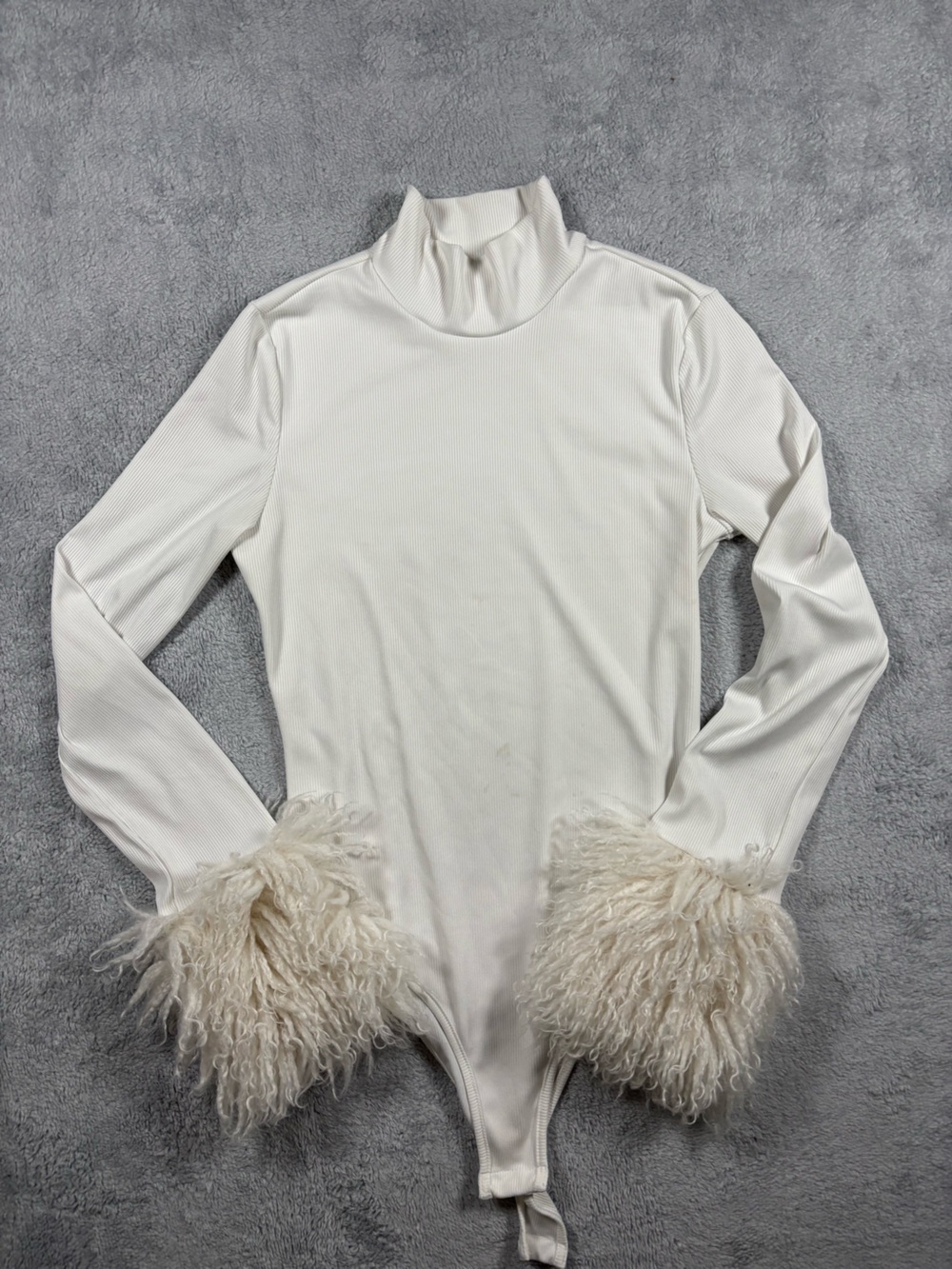 Ribbed Bodysuit white with feathered wrist long sleeve‎ top with fur detail